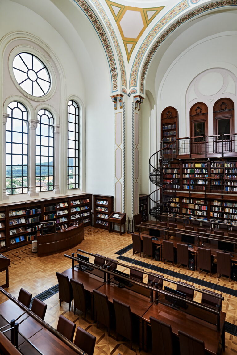 szak-konyvtar-0116BC67BE7B-6A5E-D21C-E57B-F6962B277029