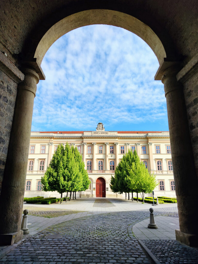 szakhomlok00264E6271A-FA9C-2EFE-3F42-CFE10C64849D