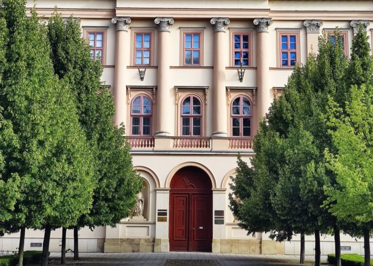 szakhomlok00520F6357C-8646-FEEF-BAF5-D09E686DED52